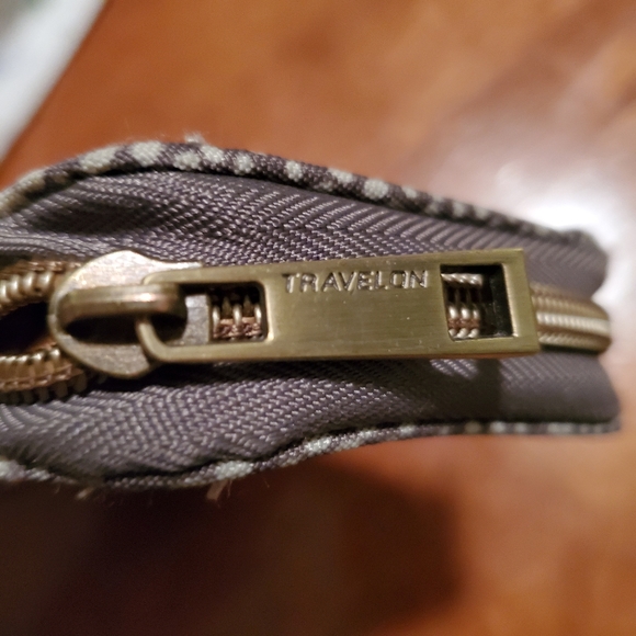 Travelon RFID Protection Gray Stone Wallet - Picture 4 of 8